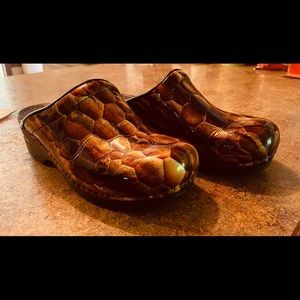 Dansko Multi brown patent leather clogs size 39